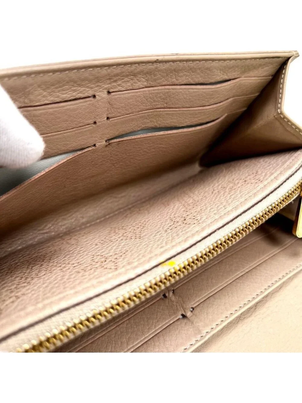 Louis Vuitton Mahina Portefeuille Iris Cafe Au Lait Wallet